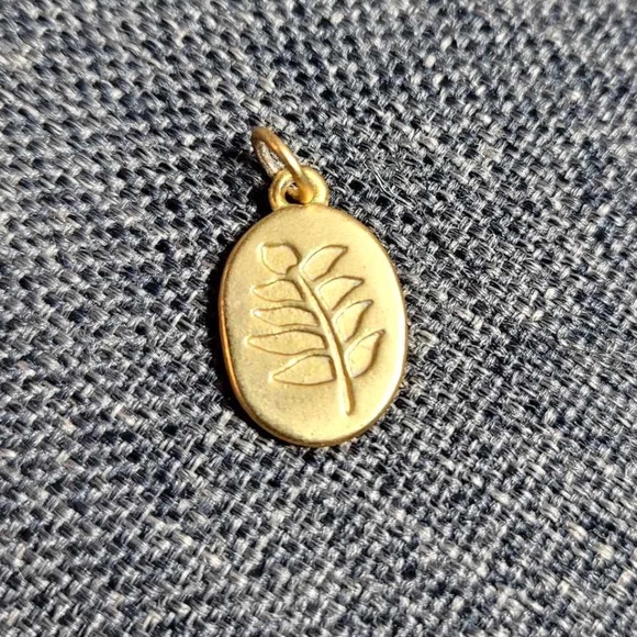 Gold Metal Engraved Branch Oval Charm 11x18mm - Picture 2 of 5